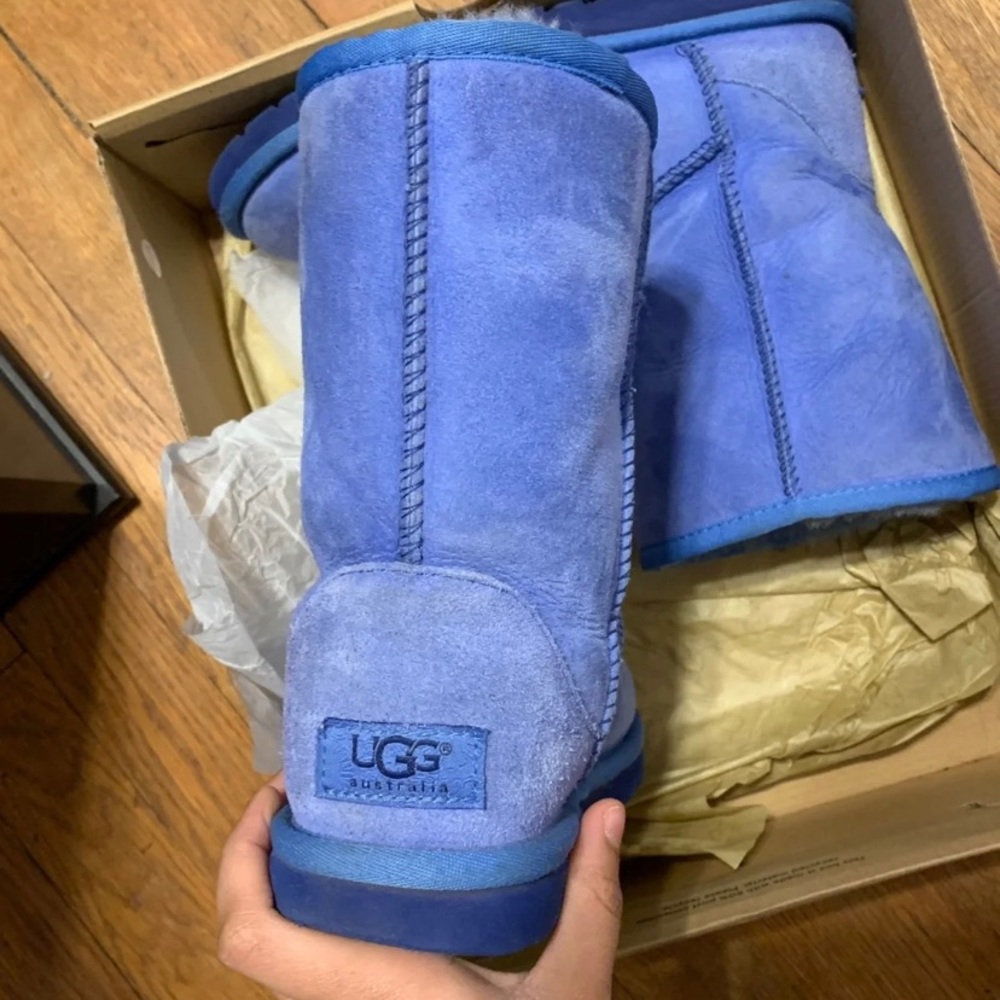 uggs - Picture 2 of 2
